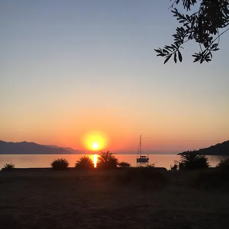 Canvas Tent Near The Agean Sea 马尔马里斯